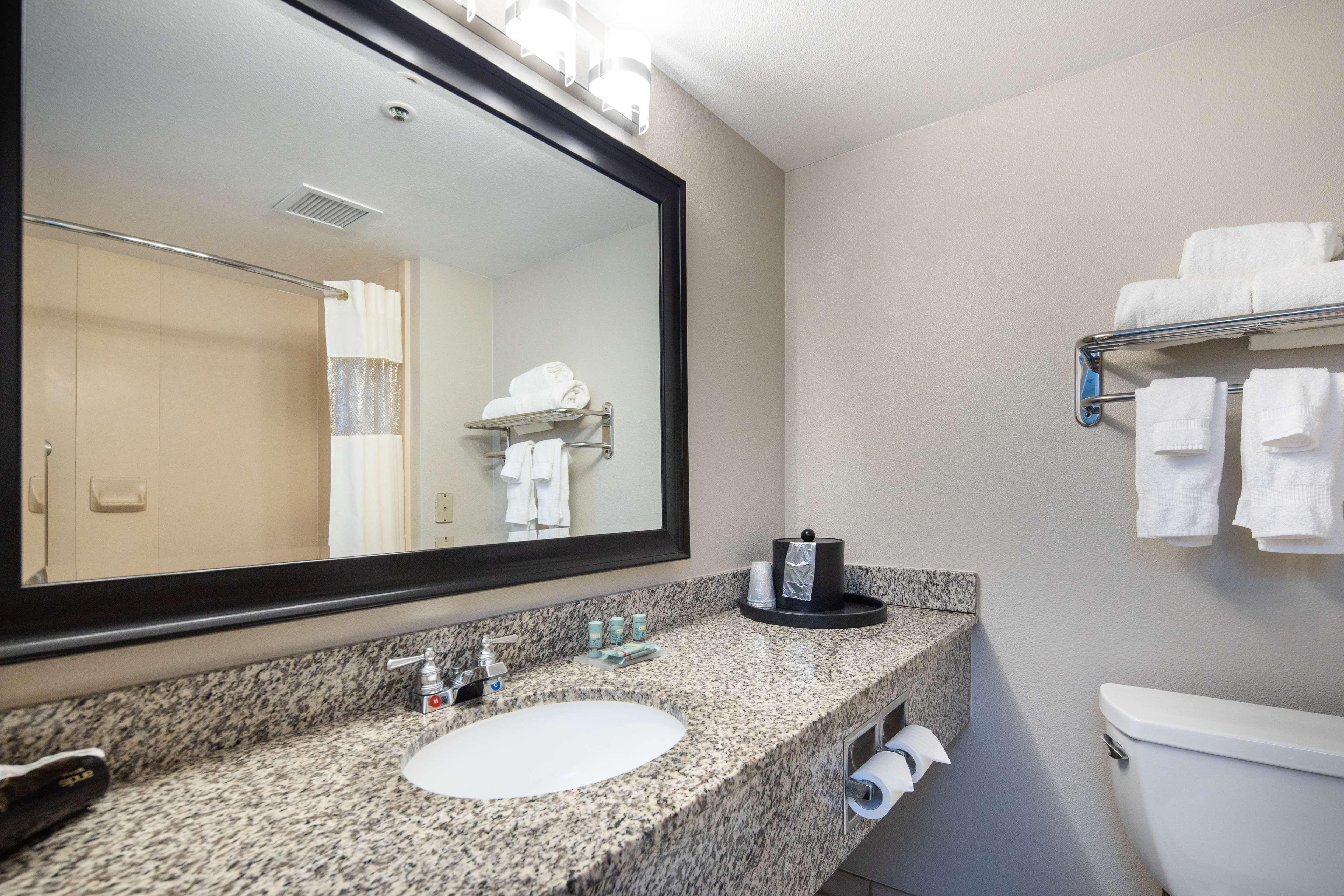 Western Coyote Point Hotel 3*