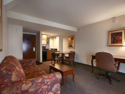 Hotel Western Coyote Point 3*