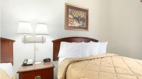 Western Coyote Point Hotel 3*