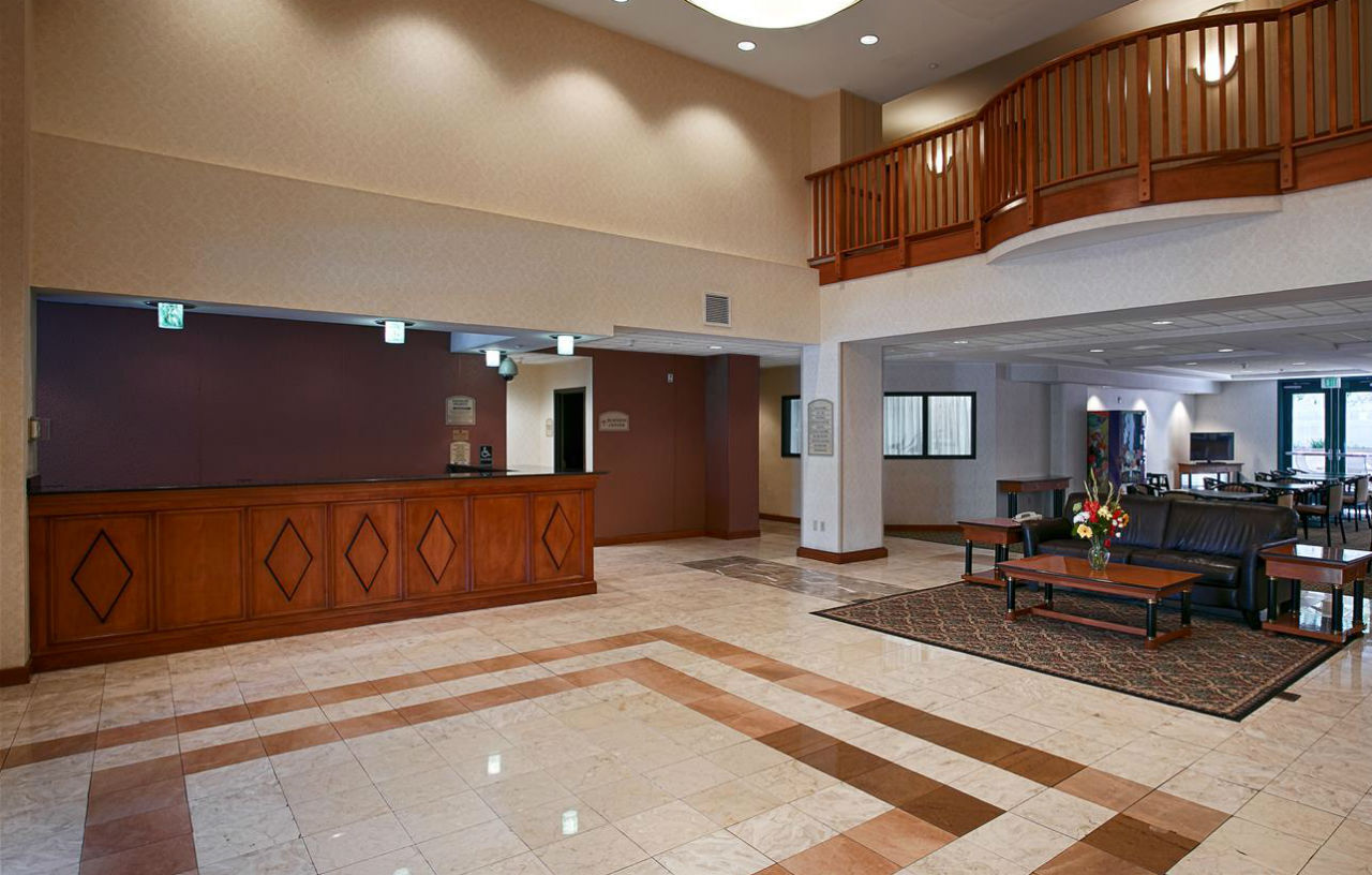 Western Coyote Point Hotel 3*